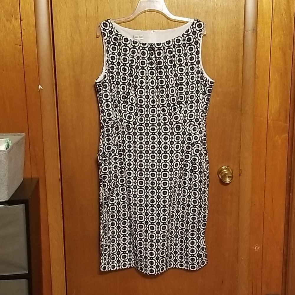 Sleeveless Dress with Pockets, 16W